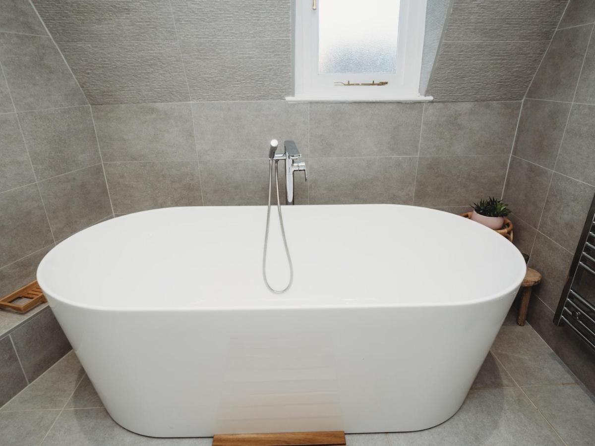 Pass The Keys Stylish 2 Bed Eco Flat In The Heart Of Bath Apartment Exterior foto